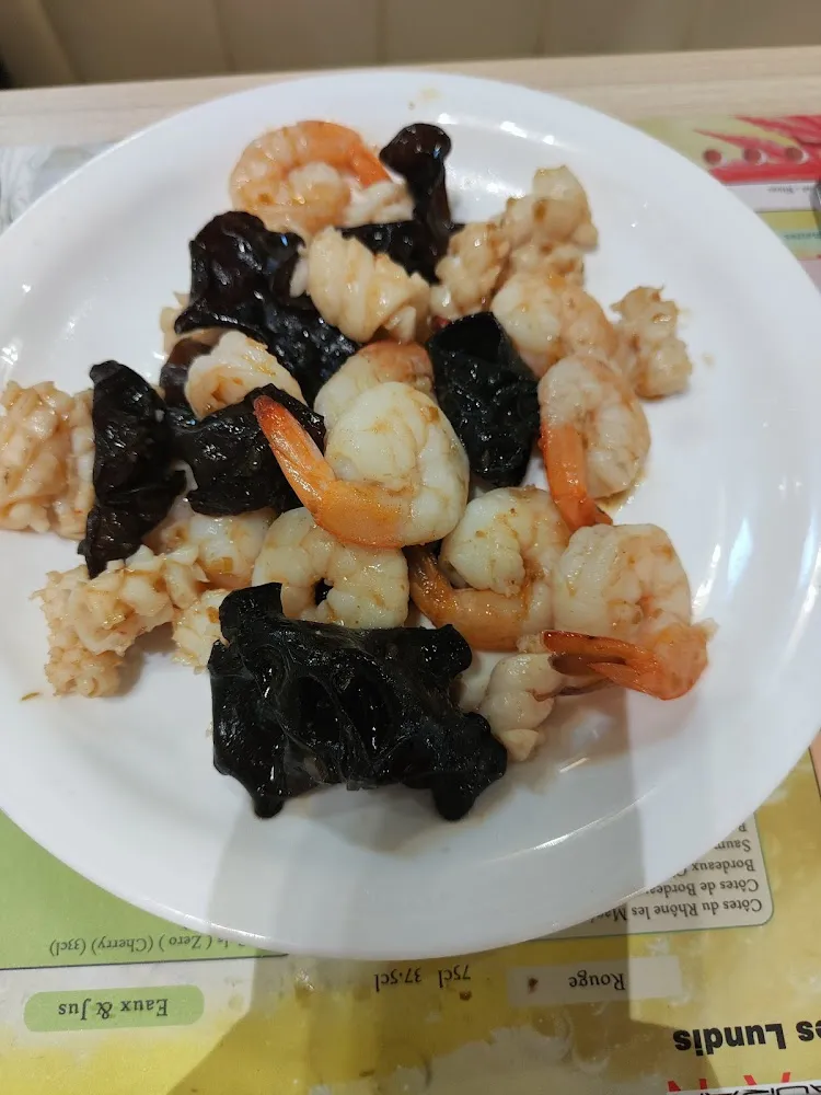 Wok Calamar Crevettes Champignons Noirs